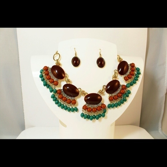 Statement Necklace and Earrings Set - Picture 2 of 3